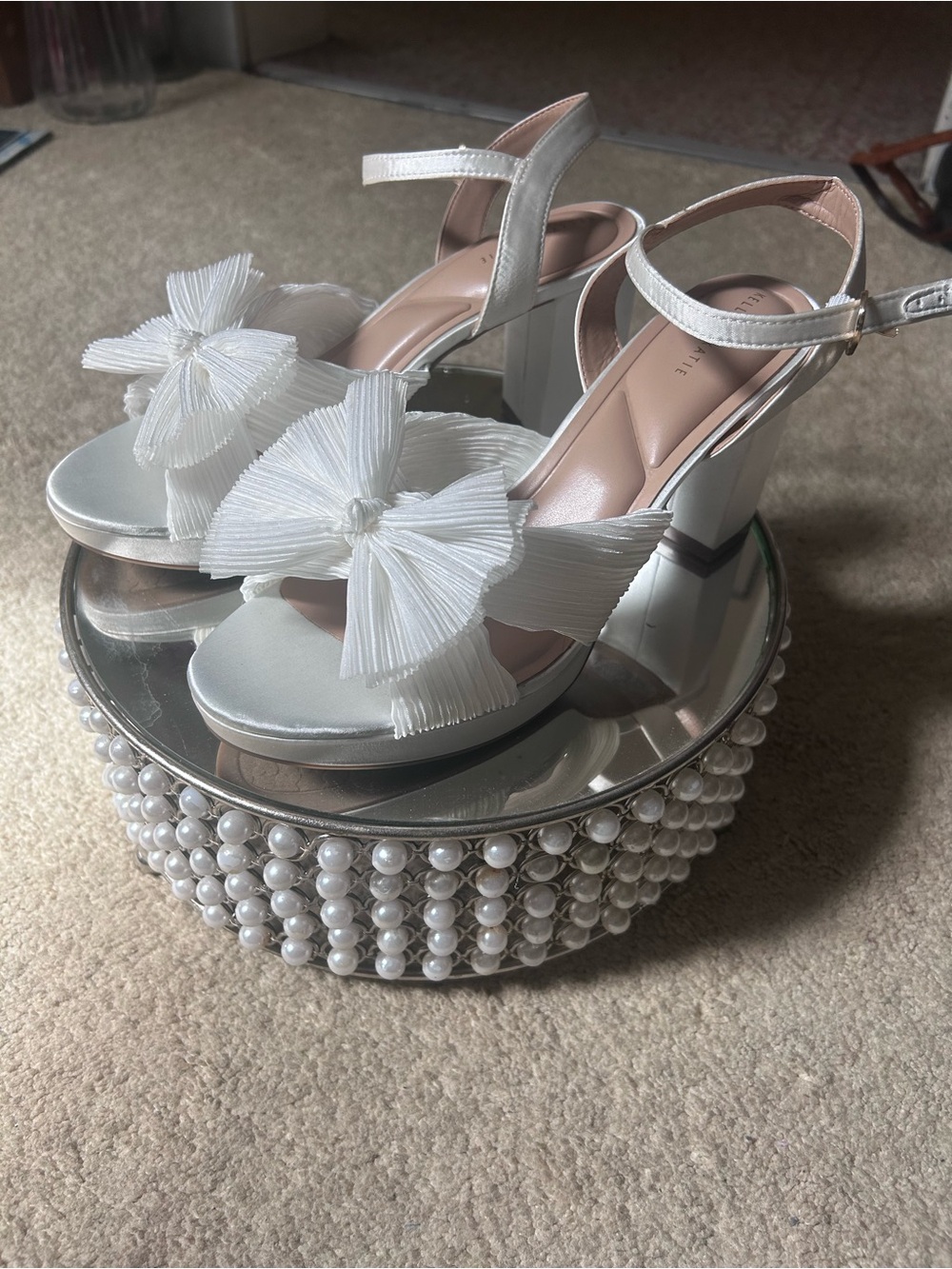 Kelly & Katie Women's White Bow Block Heel Sandals 9